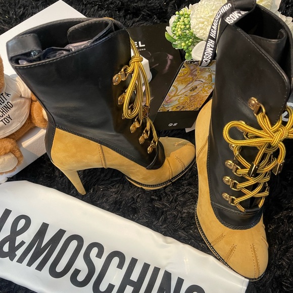 Moschino x H&M Limited Edition Leather Ankle Boots with Lacing - Picture 4 of 14
